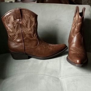 Just Reduced! $ Cute cowboy boots!