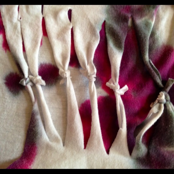 Tye-Dye tasseled/fringed tank-top - Picture 4 of 4