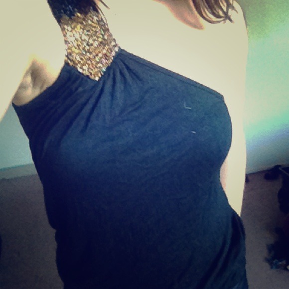 One-shoulder top