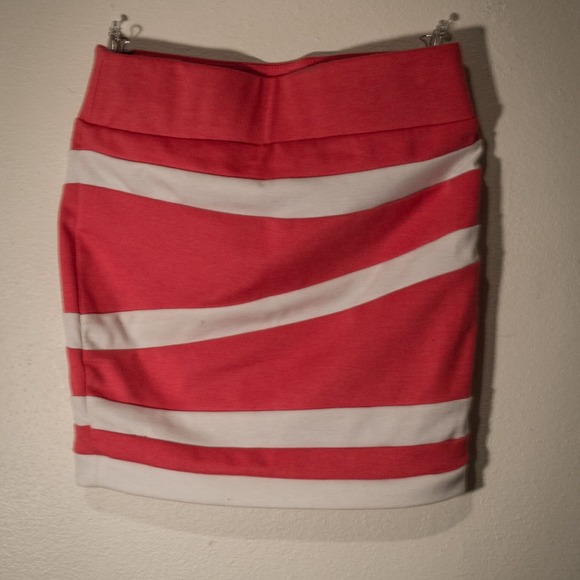 Pink/white mini skirt