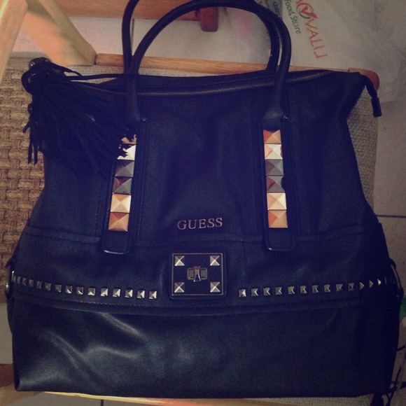Guess Tote Handbag 👜