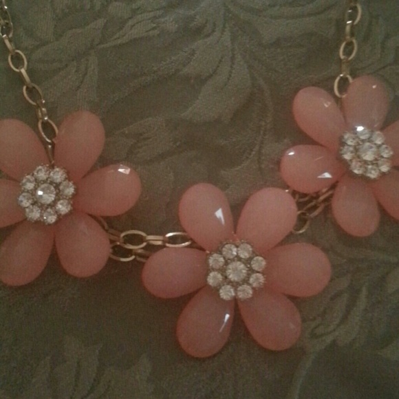 Flower Necklace - Picture 2 of 3