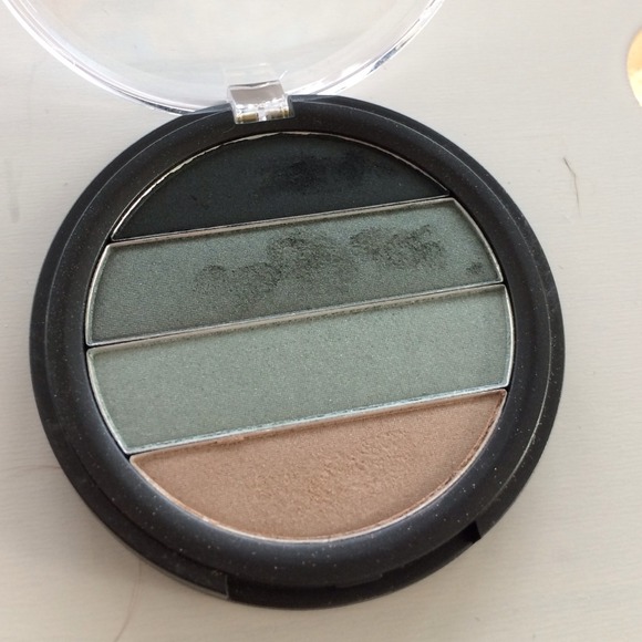 Ulta eyeshadow quad - Picture 1 of 1