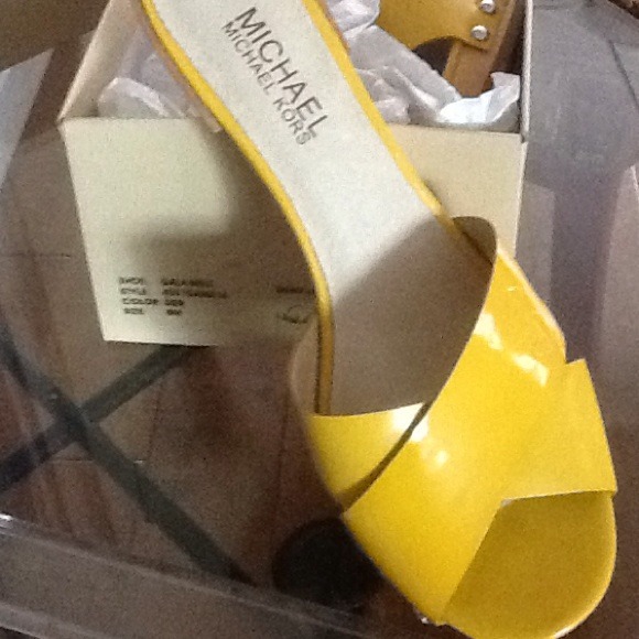Michael Kors. SOLD IN BUNDLE
