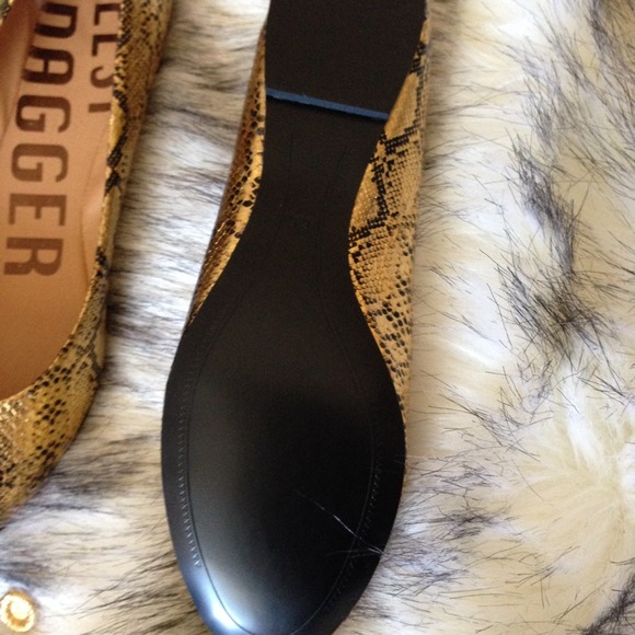 HP•Sale! Kelsi Dagger snakeskin flats 6.5 - Picture 4 of 4