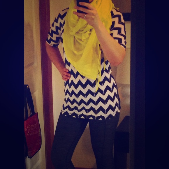 lululemon Devotion Tee  Black & White Chevron 6