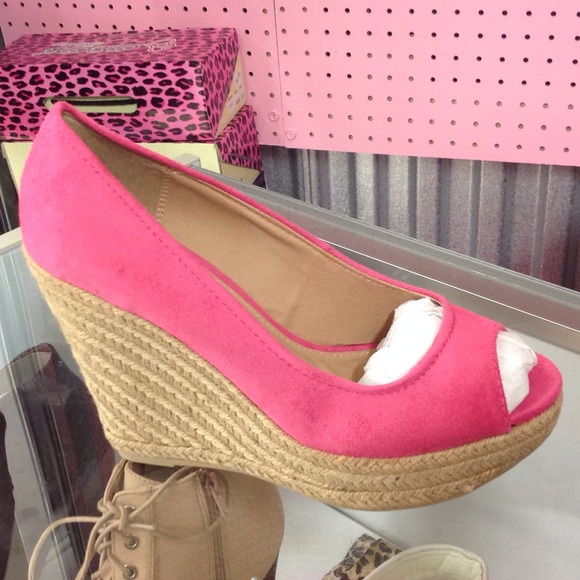Shoes firm price