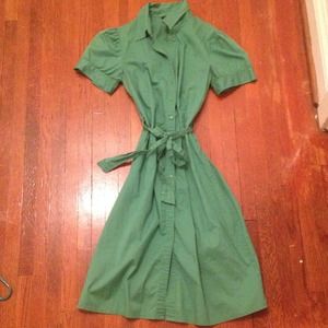 Cute green button dress with belt!