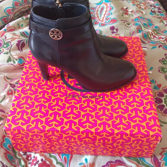 TORY BURCH BOOTIES