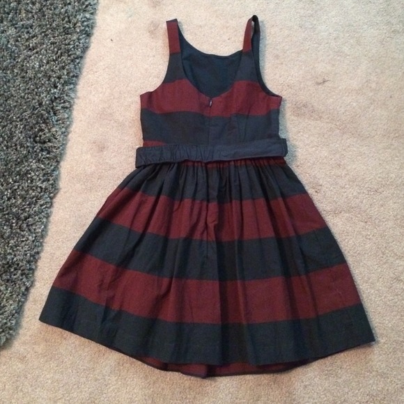 Abercrombie and Fitch striped dress with snap bow. - Picture 4 of 4