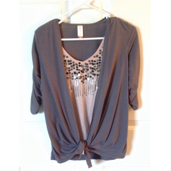 ❌SOLD ON VINTED❌ Pretty top with gray cover - Picture 1 of 2