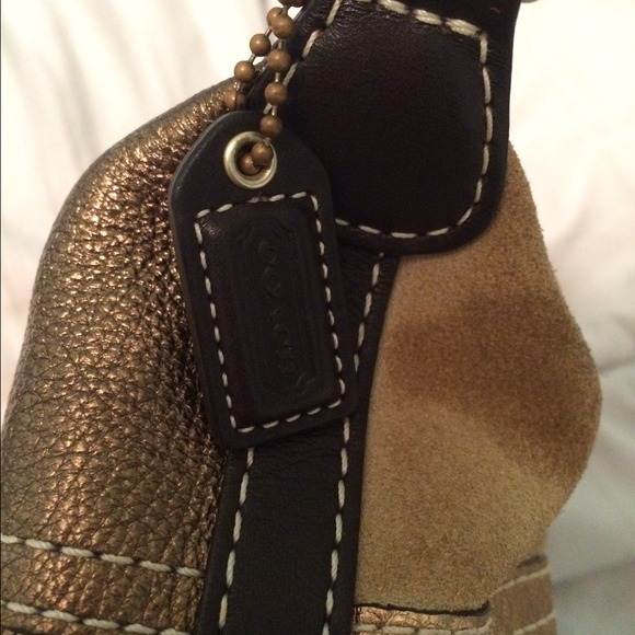 ✨AUTHENTIC✨ Brown and Gold Pattered Coach Purse - Picture 3 of 3