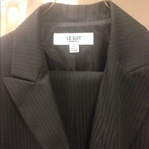 Le Suit Black Pinstripe Suit. Size 6