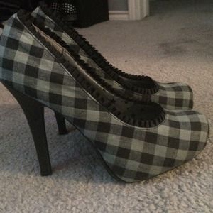 Black and grey 4 inch heels