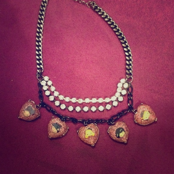 Harajuku Lovers pink heart necklace.