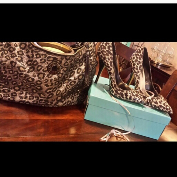 **SALE THIS WEEK END** Coach Bag Gorgeous - Picture 1 of 2