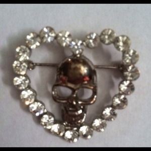 Skull pin