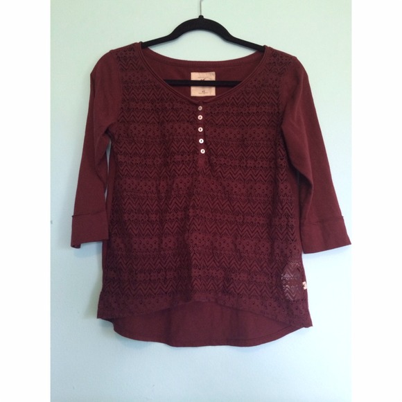 SOLD🔴HOLLISTER MAROON CROCHET TEE