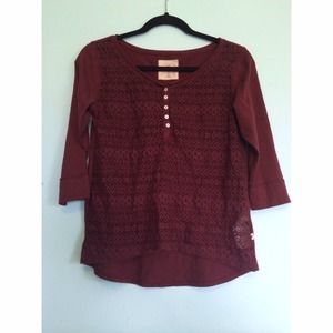 SOLD🔴HOLLISTER MAROON CROCHET TEE