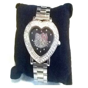 ❌SOLD❌HELLO KITTY HEART WATCH With RHINESTONES!