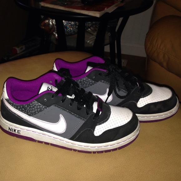 Size 4 Nike 6.0