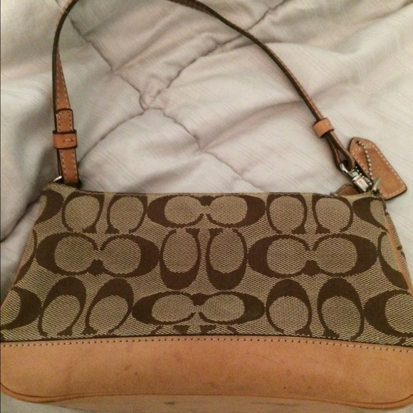 ✨Authentic✨ Classic Coach Purse - Picture 2 of 4