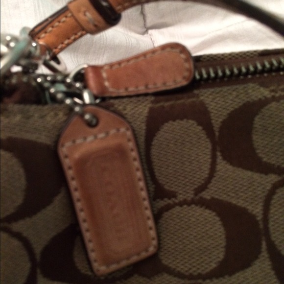 ✨Authentic✨ Classic Coach Purse - Picture 3 of 4