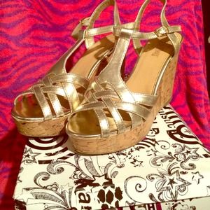 Gold beach Wedge Sandals