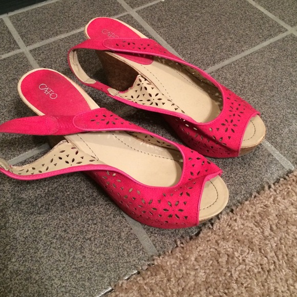 Hot pink wedge