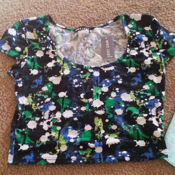 2 crop tops perfect for spring - Picture 2 of 3