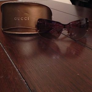 🎉🎉ON SALE🎉🎉Gucci Shield sunglasses