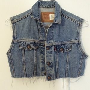 Cropped distressed levis vest (vintage)