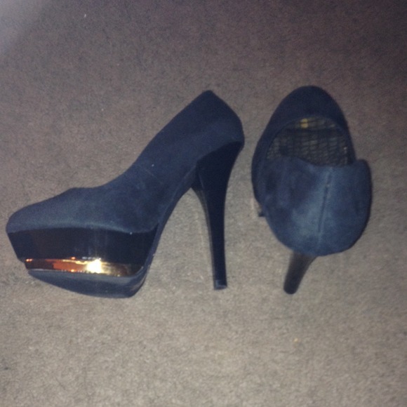 Heels. - Picture 2 of 2