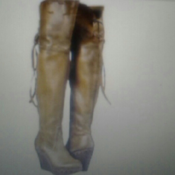 Please help!!!!  Looking for these boots in 9.5