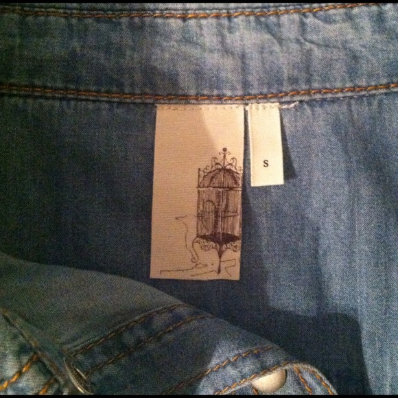 🚫Sold in Bundle🚫Denim Button Up - Picture 4 of 4