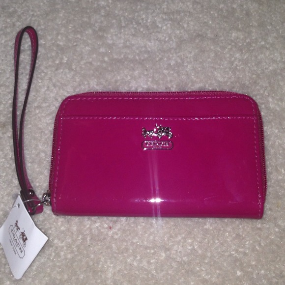 NWT patent leather hot pink Coach wristlet