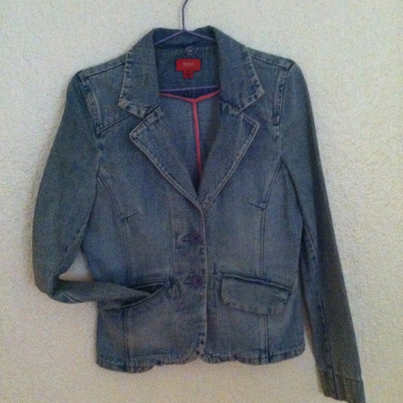 Distressed denim blazer. With hoodie - Picture 3 of 4