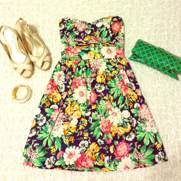 Dresses & Skirts - 🚫bundled🚫🎉2XHP🎉Beautiful Floral strapless