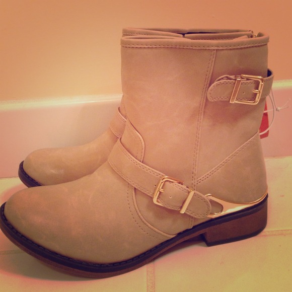 Mossimo Supply Co. Boots - 🌟✨BRAND NEW Mossimo Cream Colored Boots 🌟✨
