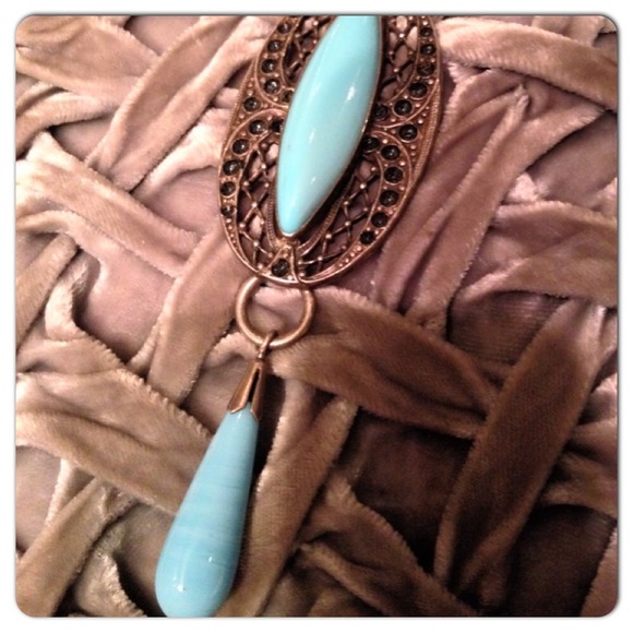 STATEMENT NECKLACE SILVER TONE - Picture 3 of 3