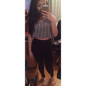 STRIPED BLACK AND WHITE CROP BLOUSE