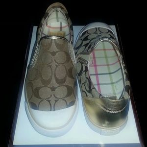 Classic signature coach shoes size 8