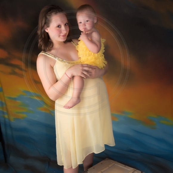 Beautiful formal yellow maternity dress - Picture 2 of 4