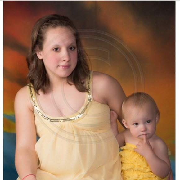 Beautiful formal yellow maternity dress - Picture 3 of 4