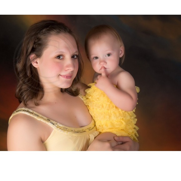 Beautiful formal yellow maternity dress - Picture 4 of 4