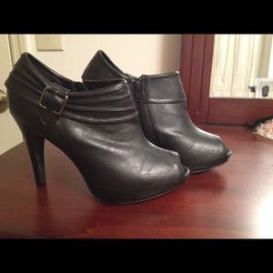 👠 Black heels