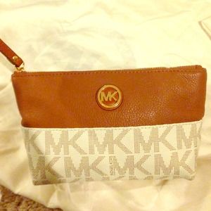 HOLD 5/16 *$40pp* Authentic Michael Kors wristlet