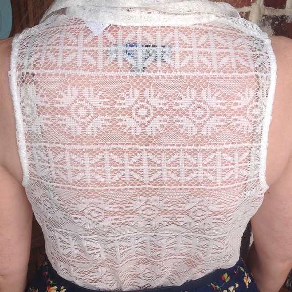 βSOLD OUT!βFloral & Lace - Picture 2 of 3