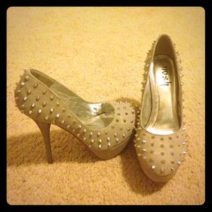 Size 8 Posh Spiked Grey platform Heels Brand New