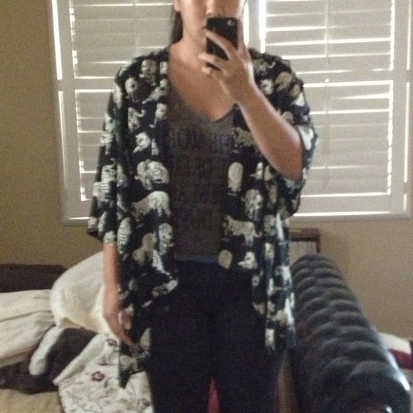 Tops - 💰PAYDAY SALE💰Black Tiger Print Kimono